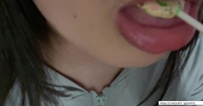 今天又变好看了 吃糖 舔屏