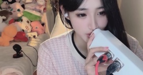 啵啵梨 舔耳