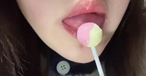 只有一个双下巴 草莓棒棒糖
