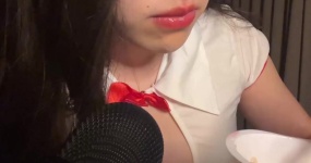 璐璐哄睡屋 吃酸奶