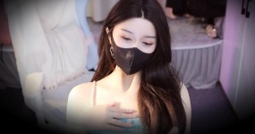 清清睡不醒 蹲着帮宝贝