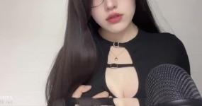 璐璐哄睡屋 胸部抓挠