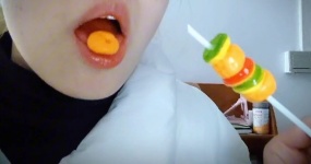 lia的晚安小屋 吃封面这个东西