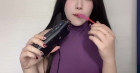 璐璐哄睡屋 紫衣棒棒糖