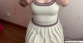 小鱼晕晕要睡觉 衣服抓挠