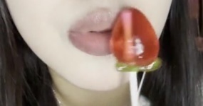 楠楠nn是个胆小鬼 7月草莓棒棒糖