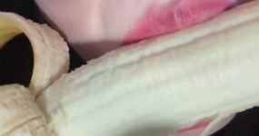 布鲁比呐呐 舔香蕉