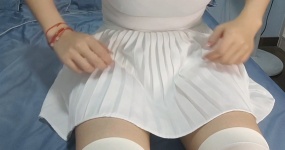 菜菜cyl不好吃 过膝白丝刮擦