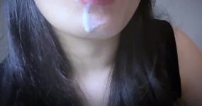 小如快醒醒 吮吸手指 酸奶