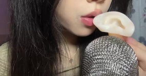 青蛙爱睡觉 黏糊糊的蜂蜜舔耳