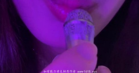 夏栖该睡啦 舔小麦克风