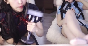 酥酥学姐 中华小厨娘的双子舔耳 双倍快乐 黑白丝