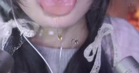 今天又变好看了 舔亚克力板