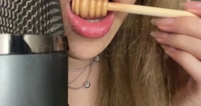 pipi酱睡不醒 取蜜棒口腔音