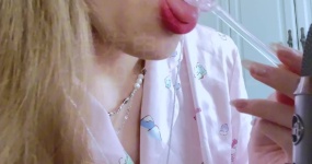 pipi酱睡不醒 三种勺子吃蜂蜜