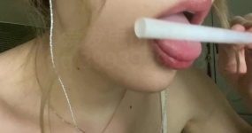 pipi酱睡不醒 口水画+tian吸管+手指果酱+tian屏+抓挠衣服涂抹身体乳
