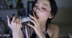 酥酥学姐 舔舔小耳朵
