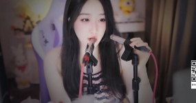 绮夏 小蛇挑逗麦克风