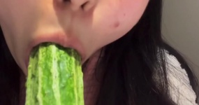 粥粥睡着啦 黄瓜酸奶
