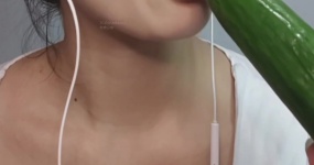 菜菜cyl不好吃 吃黄瓜