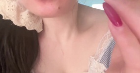 纱雾沢i 吃香蕉咀嚼音+手指发声+指甲敲击➕碎花衣服抓挠发声 三合一