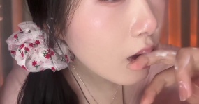 薅一大口香菜 2025-12