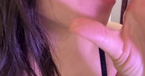 恰恰恰饭小斯 口腔湿润