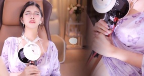 小恩雅 妈妈喂儿子被粉丝偷窥