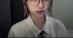泡泡浴想睡觉 舌钉触发与吹气