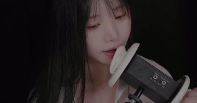 Yoonying 雨天通勤回家，你的专属女友（舔耳朵、呼吸、亲吻）