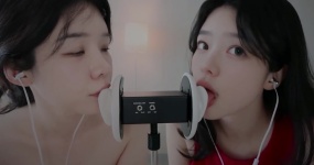 yeonchu   ASMR 双人舔耳   （右边是谁啊？）