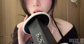椰椰拿铁  咬耳朵天鹅