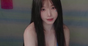 Yoonying ASMR在凉爽的海边休息区小憩一会儿