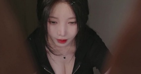 Yoonying ASMR 由狡猾的女老板经营的脱毛店里进行角色扮演